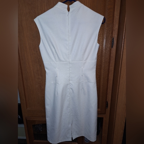 An Antonio Melani sleeveless v-neck split hem lined midi dress in a size 2. - Picture 2 of 9